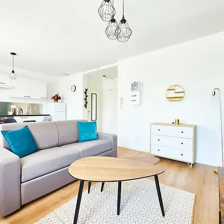 Bm-1 Au 1er Etage - F2 - 1 A 4 Pers شقة *