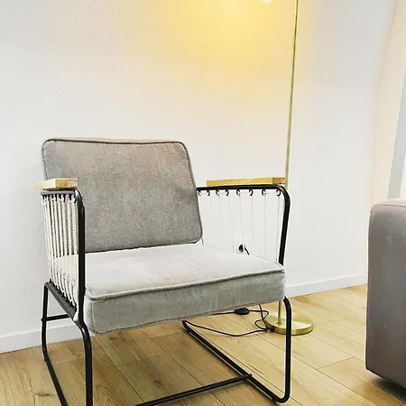 Bm-1 Au 1er Etage - F2 - 1 A 4 Pers شقة